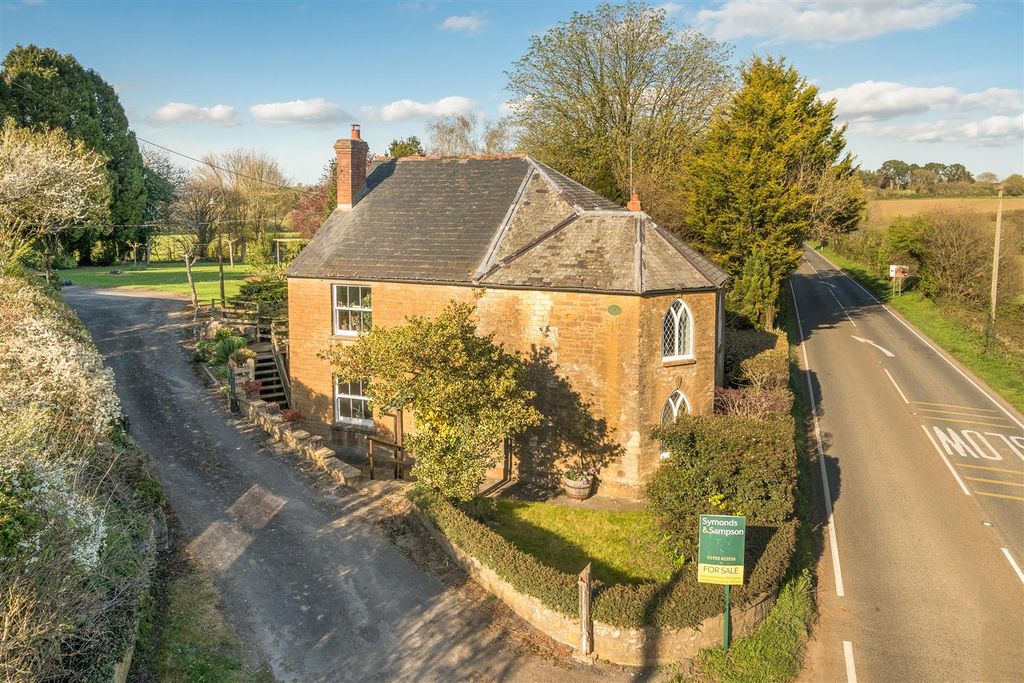 4 bed detached house for saleCrewkerne TA18