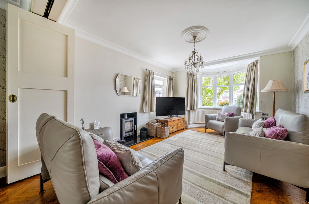 Additional image 2 of 7 bed detached house for saleShepherds Lane, Dartford DA1