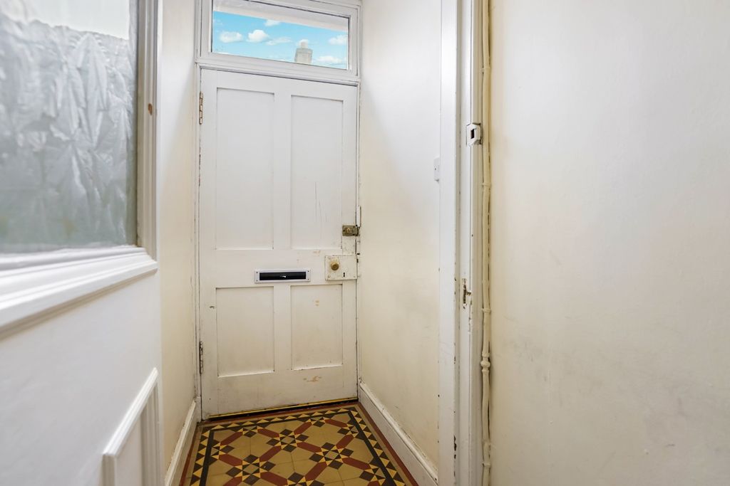 Additional image 2 of 2 bed flat for saleKirkgate, Fife, Cupar KY15