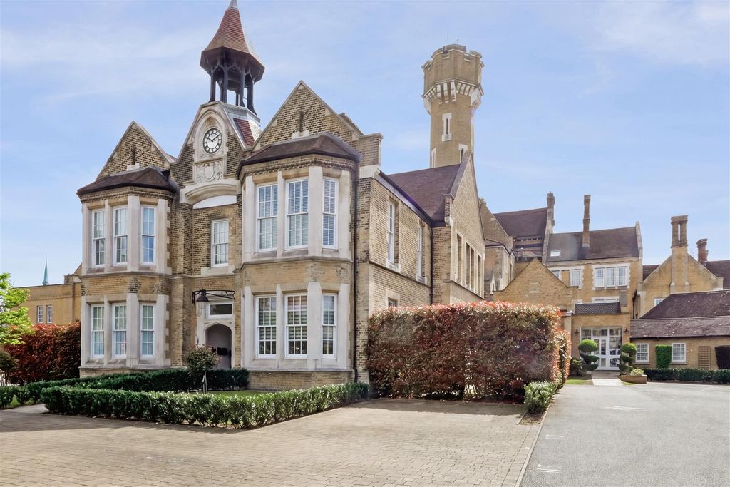3 bed flat for saleChapel Drive, Dartford DA2