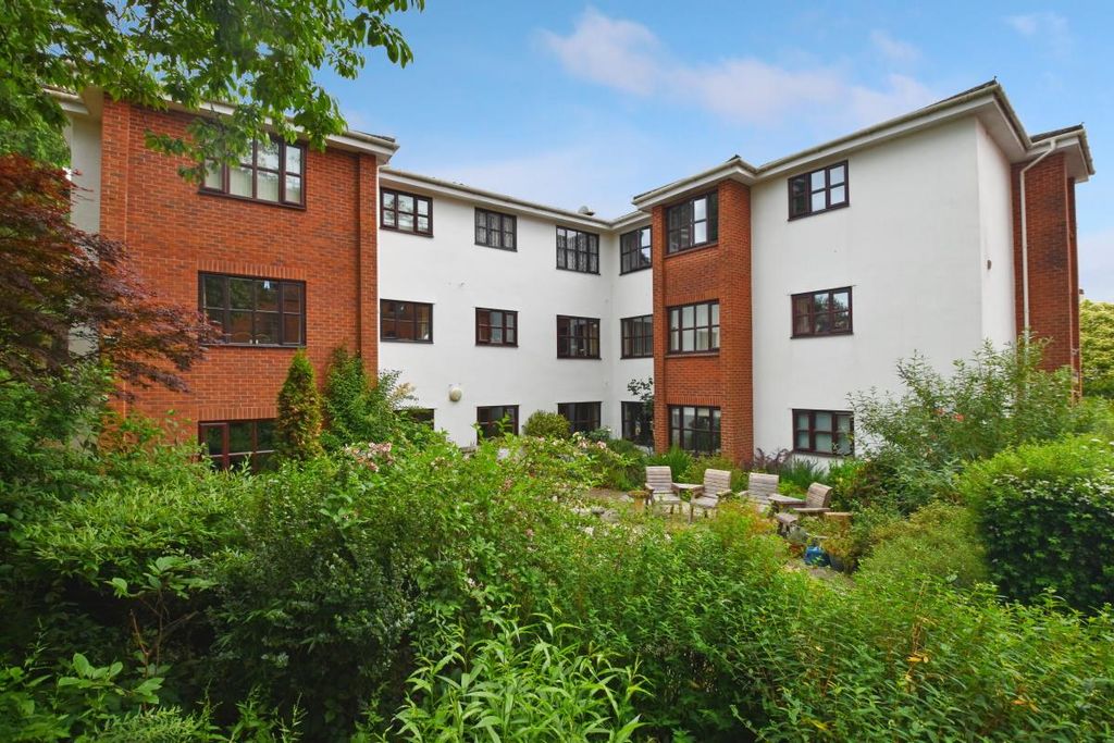 1 bed flat for saleTrafalgar Court, Clay Lane, Uffculme, Cullompton EX15