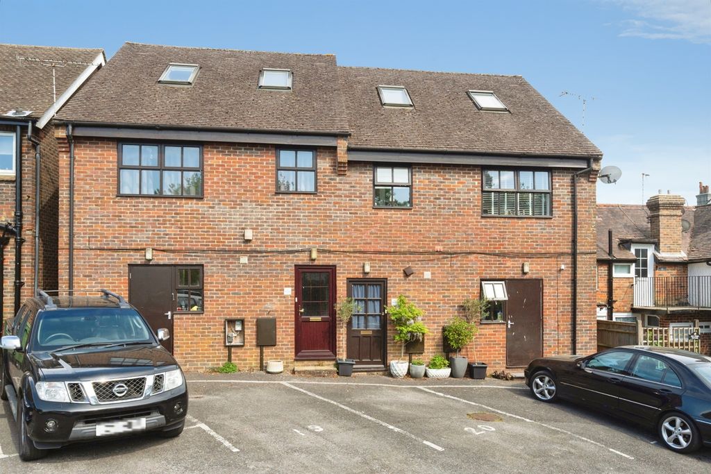 2 bed maisonette for saleLondon Road, Crowborough TN6