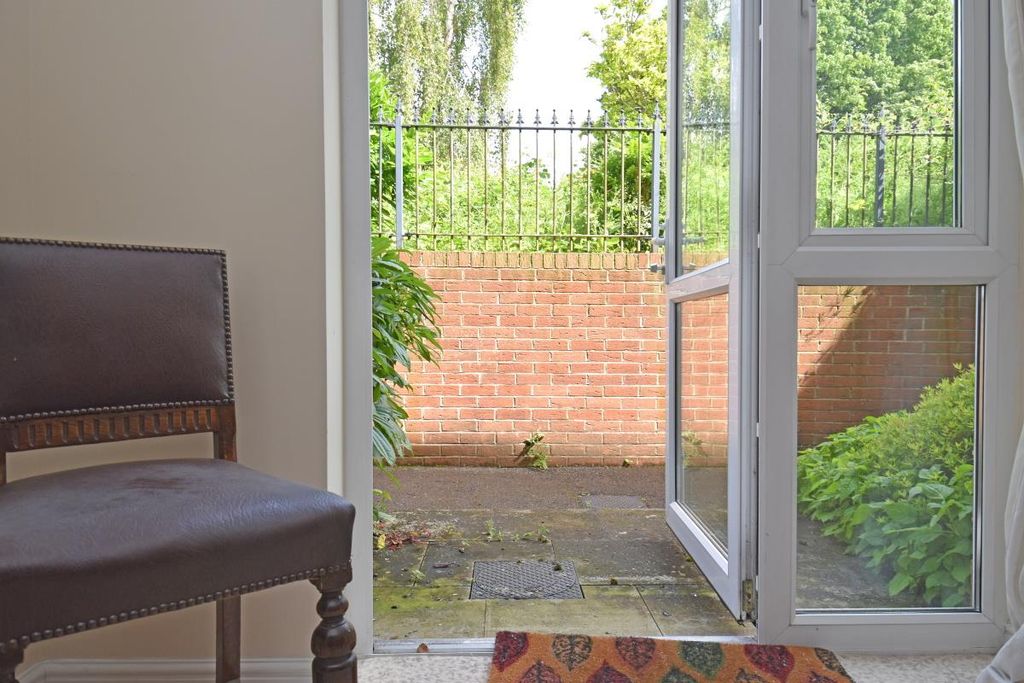 Additional image 6 of 1 bed flat for saleHigh Street, Cullompton EX15