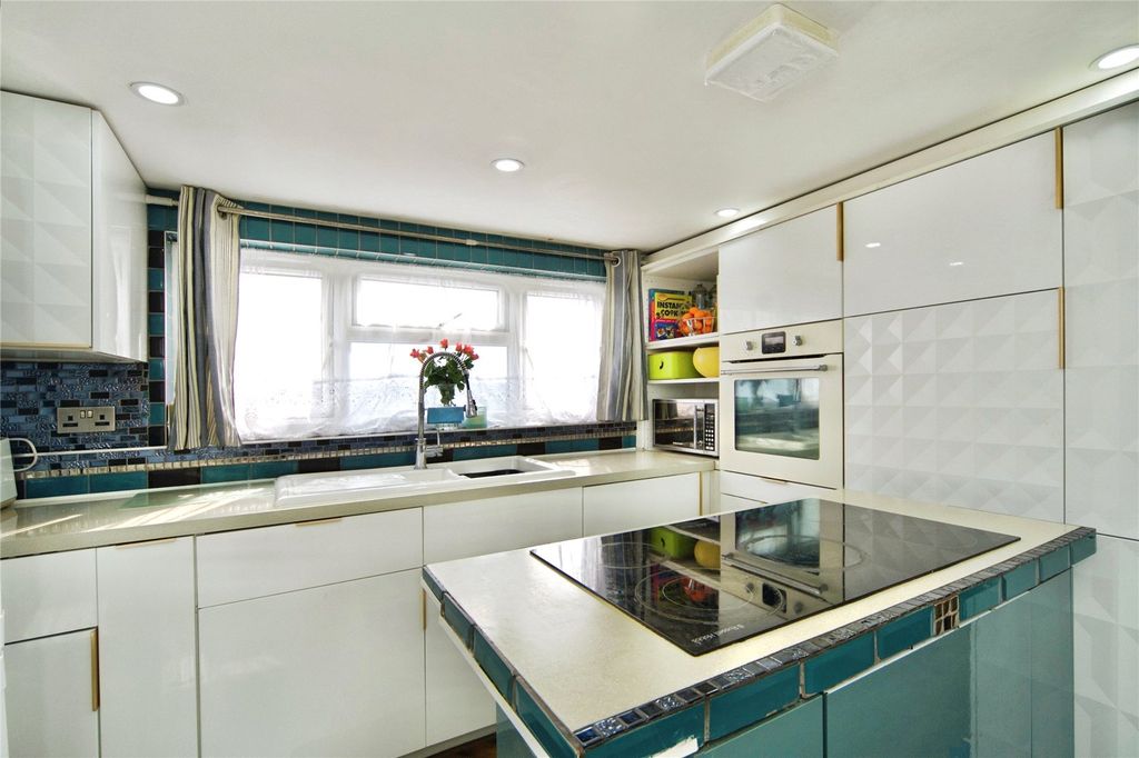 Additional image 18 of 3 bed maisonette for saleRaydons Road, Dagenham, Essex RM9