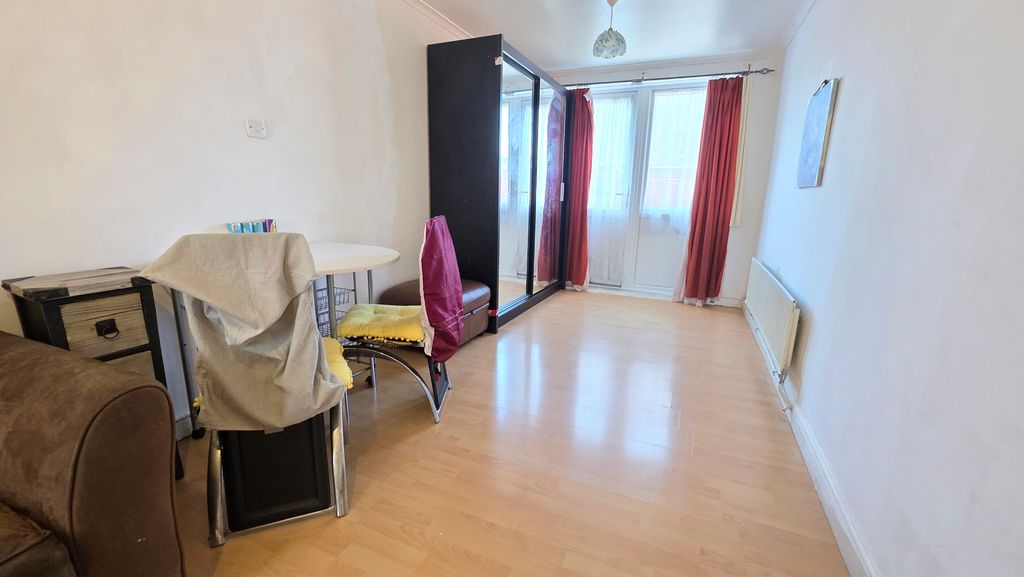Additional image 2 of 3 bed flat for saleBradwell Avenue, Dagenham RM10