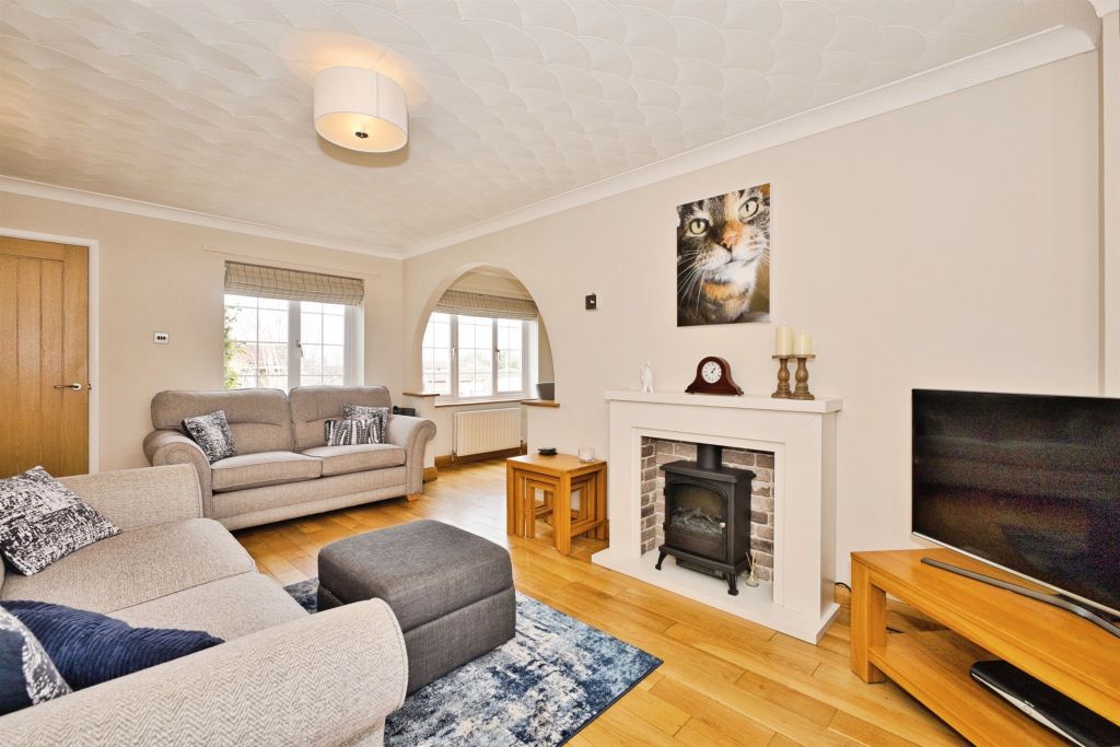 Additional image 4 of 3 bed detached house for saleLaburnum Crescent, Crewkerne TA18