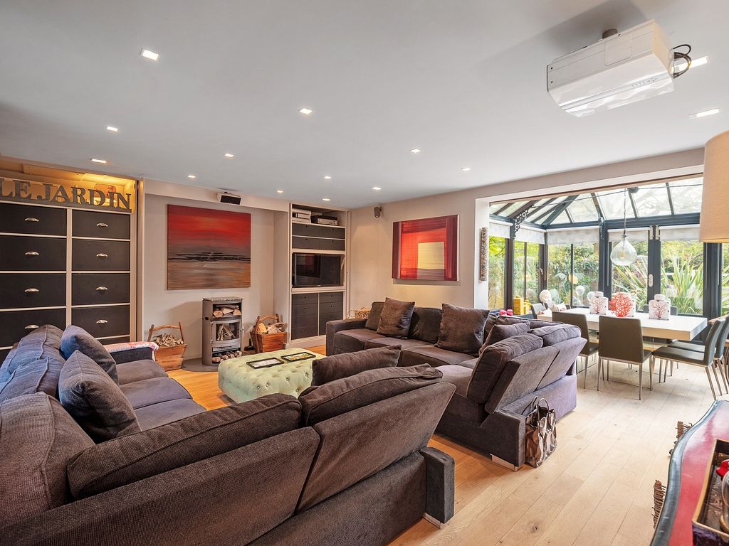 5 bed property for saleOld Wokingham Road RG40