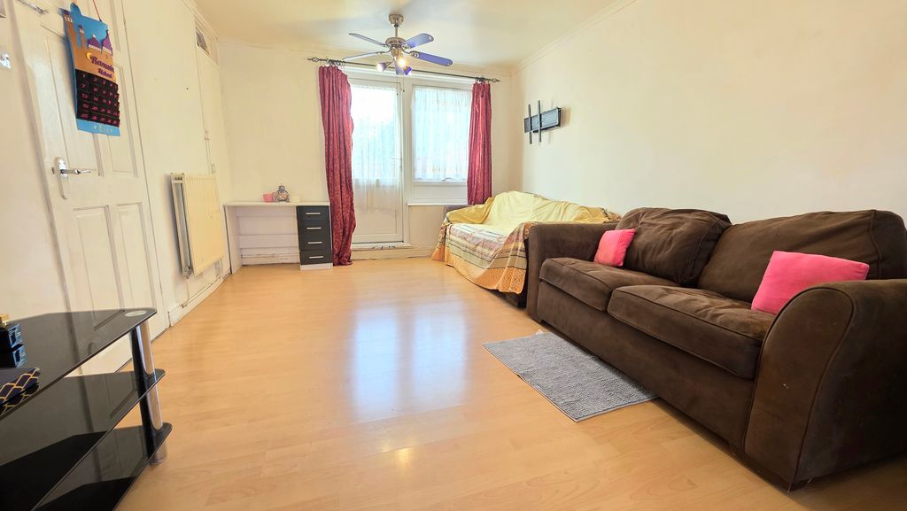 Additional image 8 of 3 bed flat for saleBradwell Avenue, Dagenham RM10