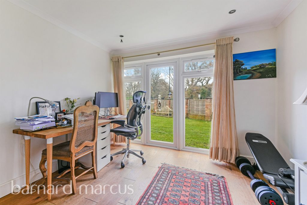 5 bed bungalow for saleDeepdene Avenue, Croydon CR0 photo 5