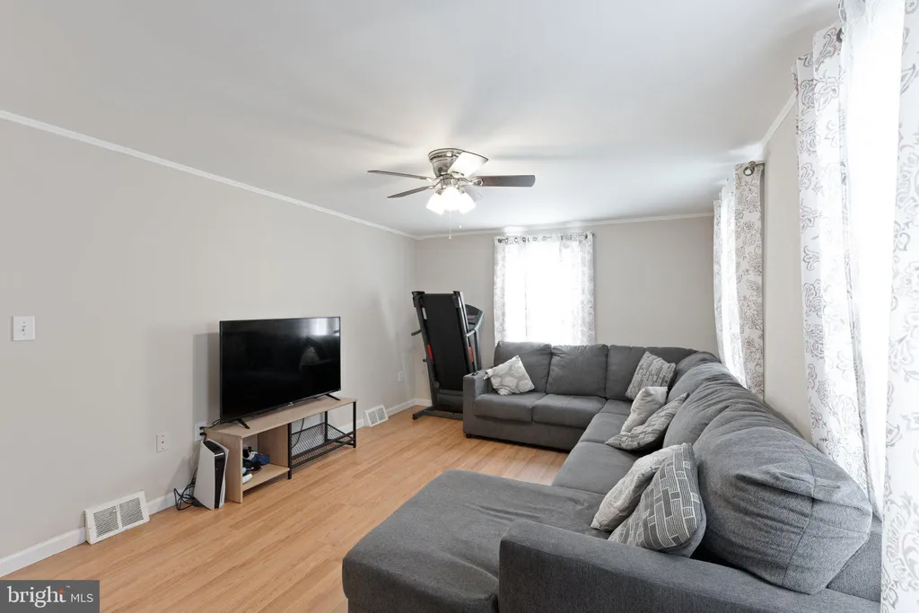 262 Edward Ave, Hamilton, NJ 08610 photo 4