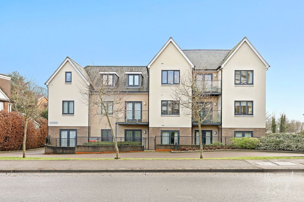 2 bed flat for saleCentre Drive, Linden House CM16