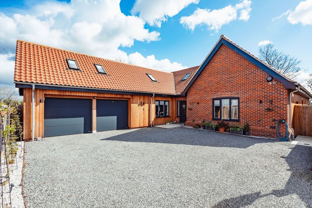 4 bed detached house for saleOak Tree Meadow, Dereham NR19