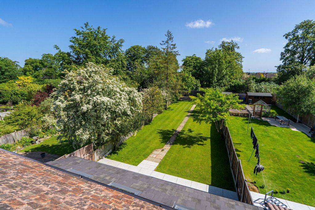 Additional image 21 of 4 bed semi-detached house for saleLancot Drive, Dunstable LU6