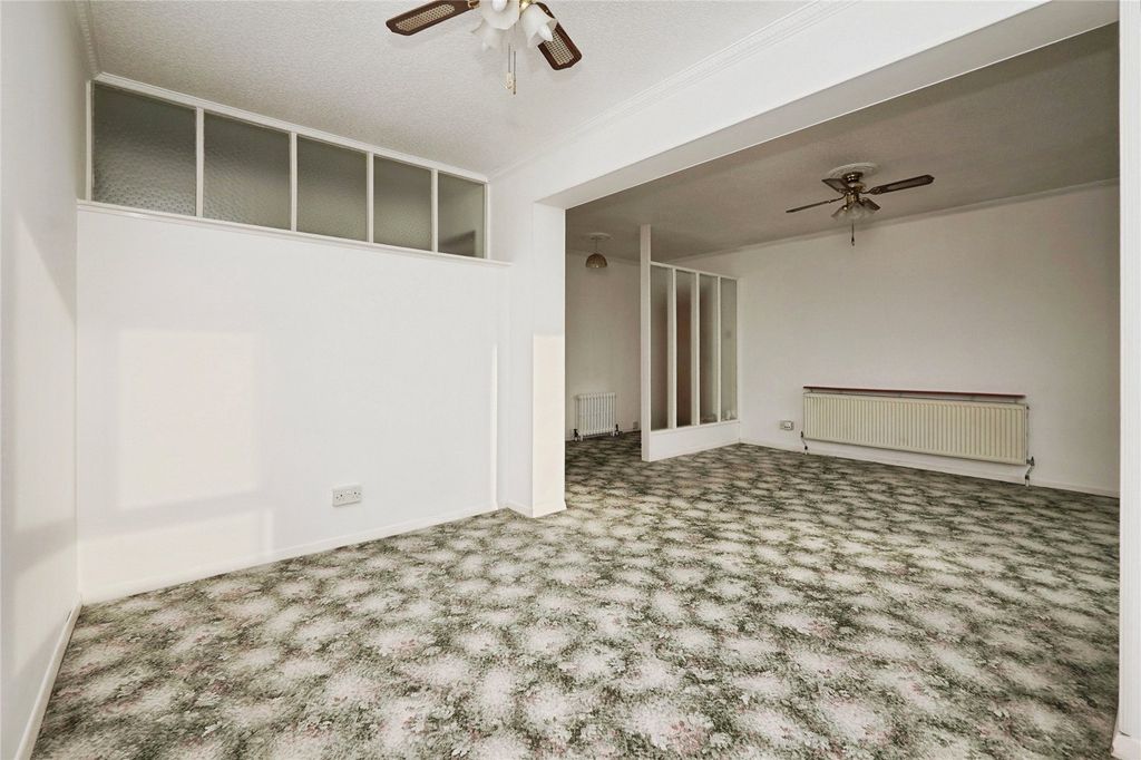 3 bed flat for saleThe Gateway, Dover, Kent CT16 photo 4