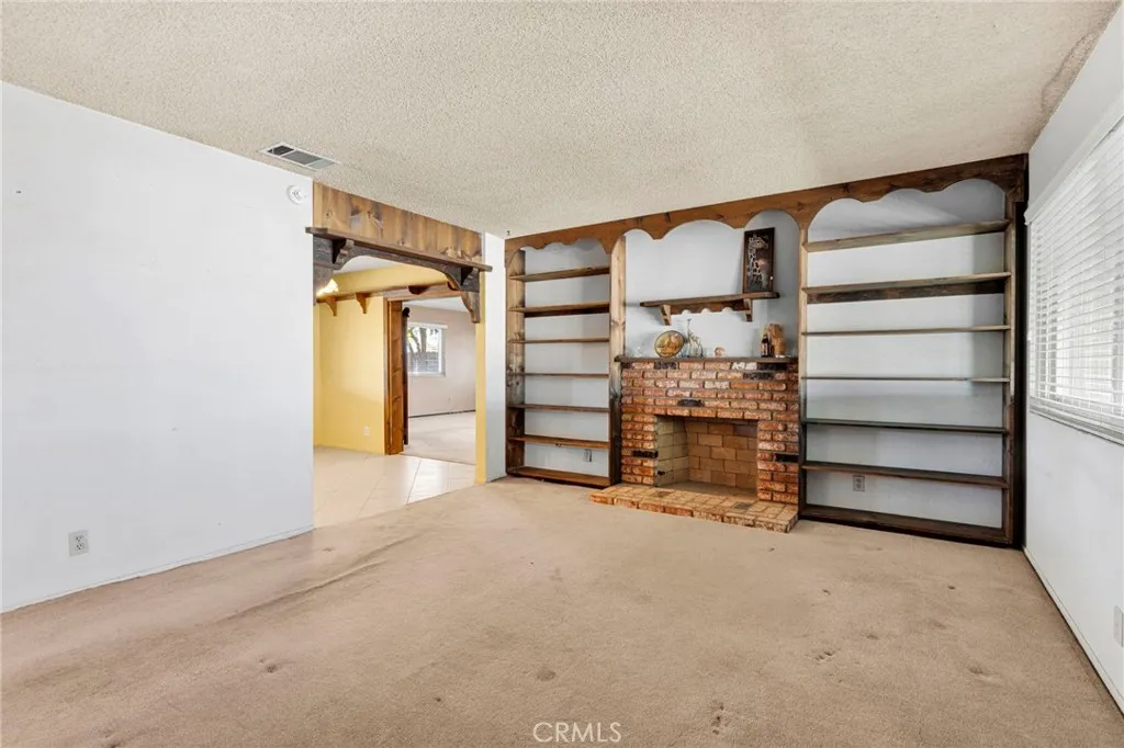 11363 I Ave, Hesperia, CA 92345 photo 2