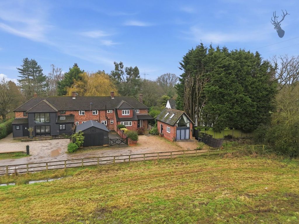 4 bed semi-detached house for saleHigh Road, Epping CM16