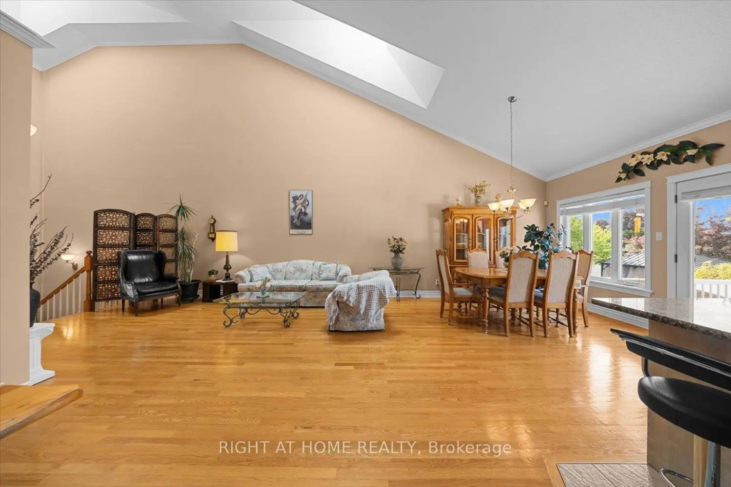 55 Callaway Court photo 5