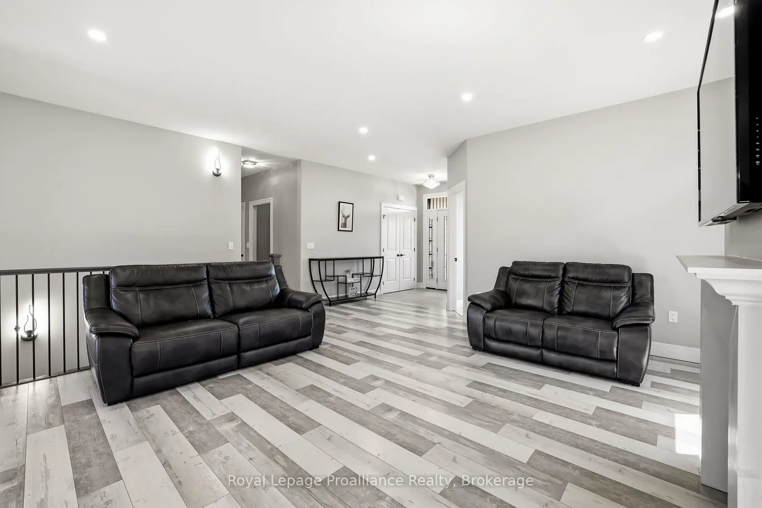 29 Sabrina Avenue photo 3