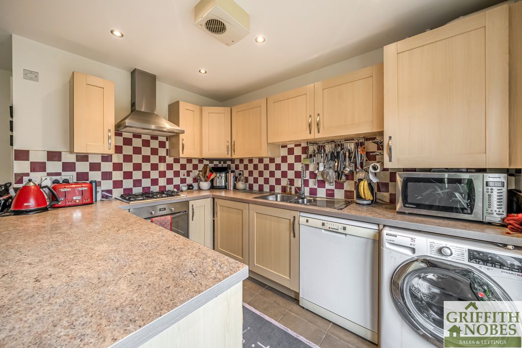 3 bed terraced house for saleRicardo Drive, Dursley, Gloucestershire GL11 photo 2