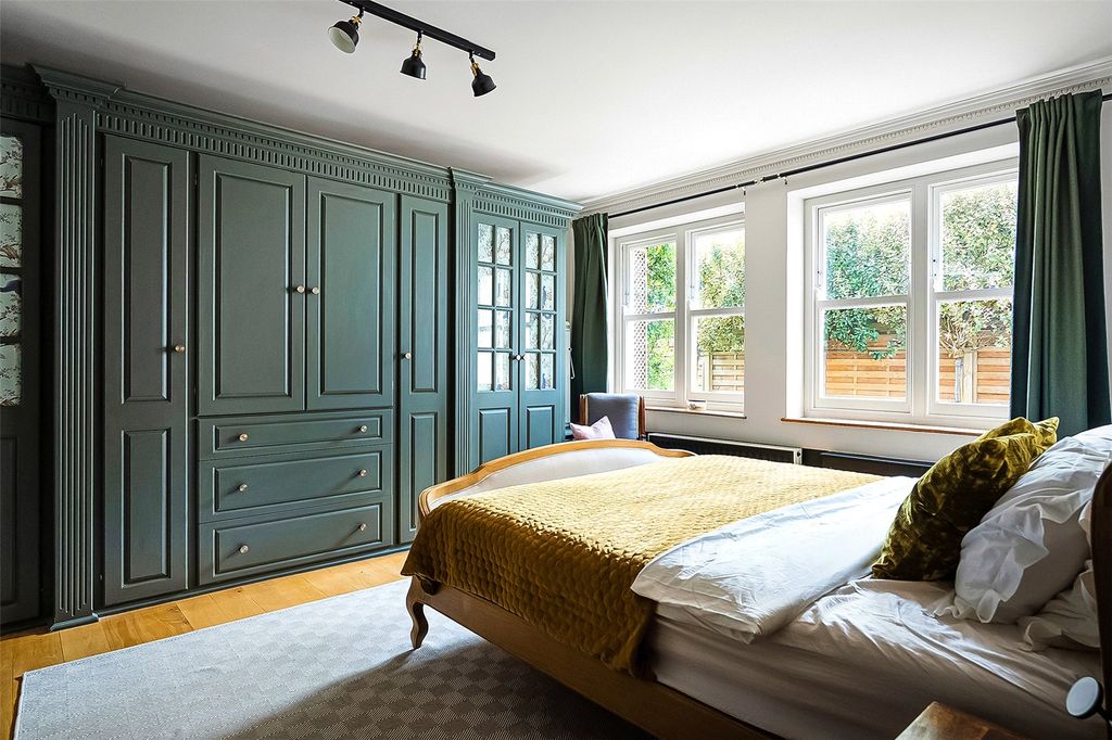 Additional image 14 of 3 bed flat for saleOld Bury Hill, Westcott, Dorking, Surrey RH4