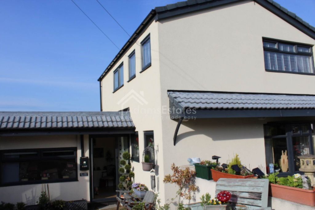 4 bed detached house for saleNixon Close, Dewsbury WF12