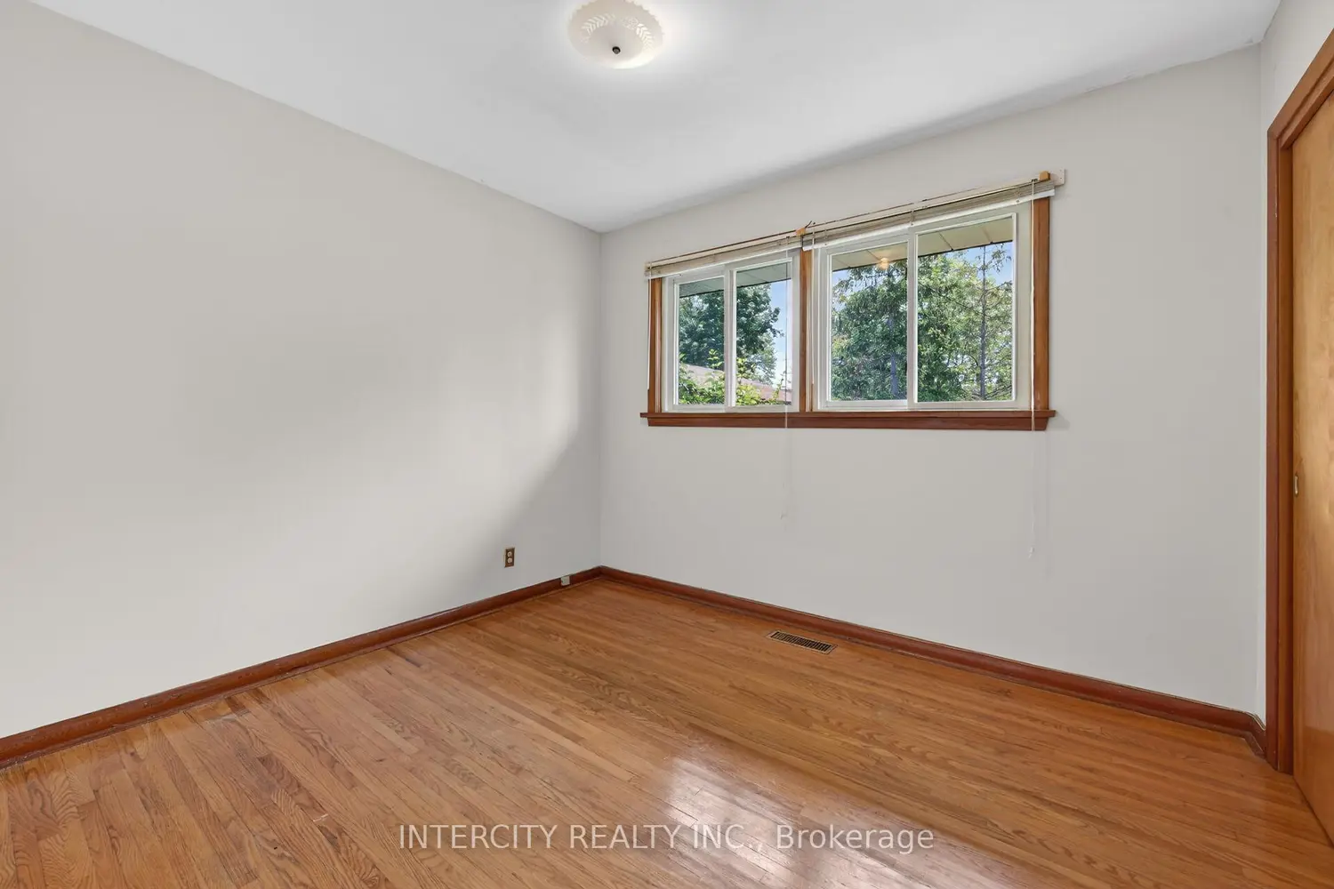 Additional image 13 of 8735 Howe Crescent
