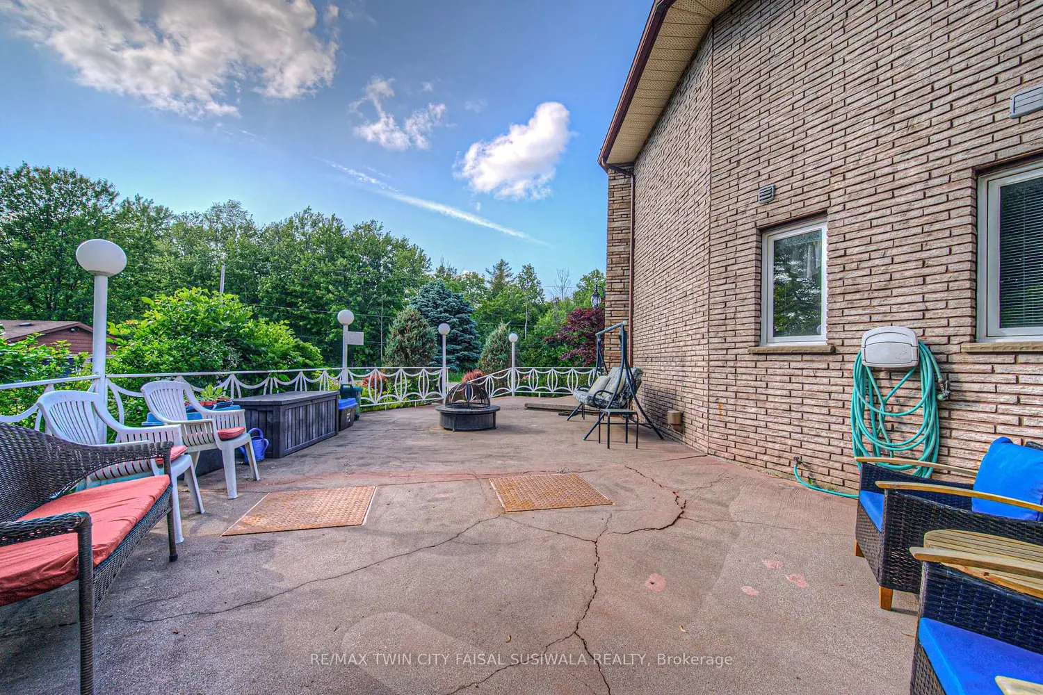 35 Robinson Road photo 2