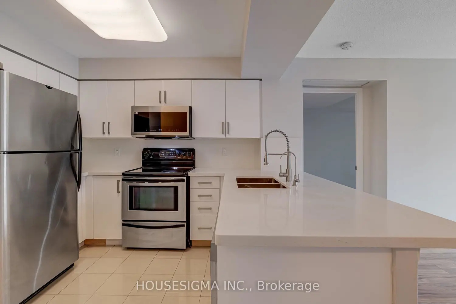 Additional image 6 of 28 Harrison Garden Boulevard 901