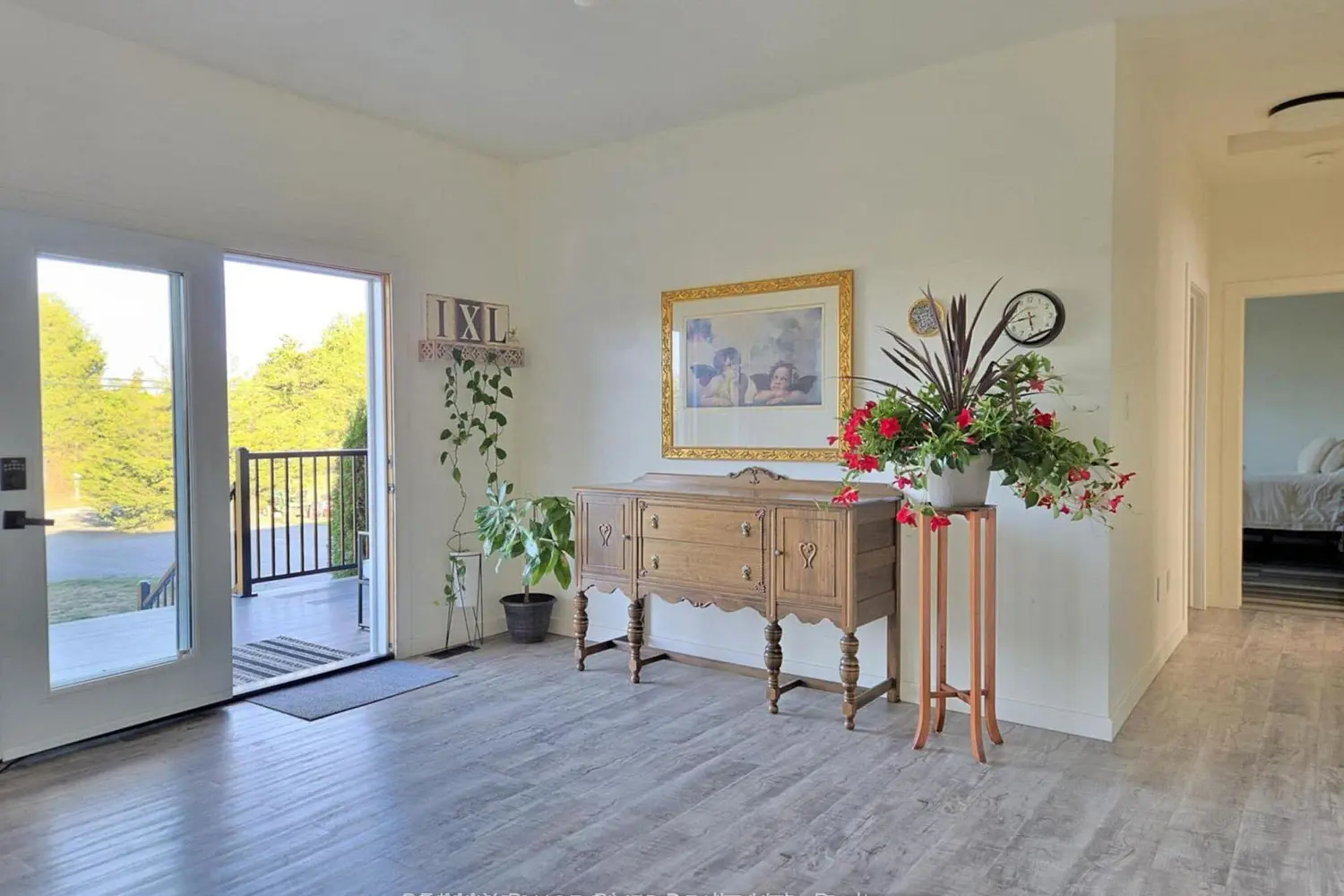 1176 Ixl Road photo 5