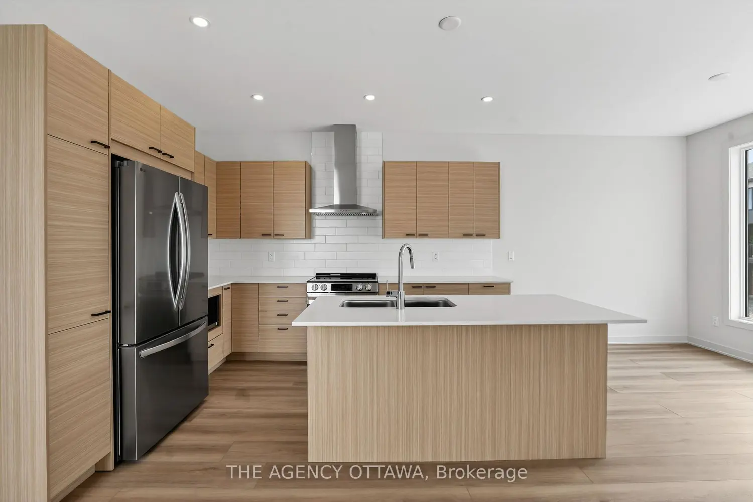 3061 Showcase Crescent photo 5