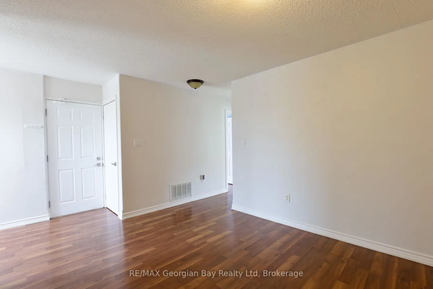 415 Irwin Street photo 4