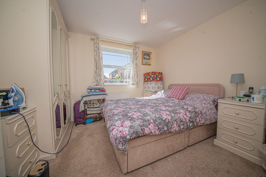 Additional image 5 of 2 bed flat for saleWilliam Panter Court, Eastleigh SO50