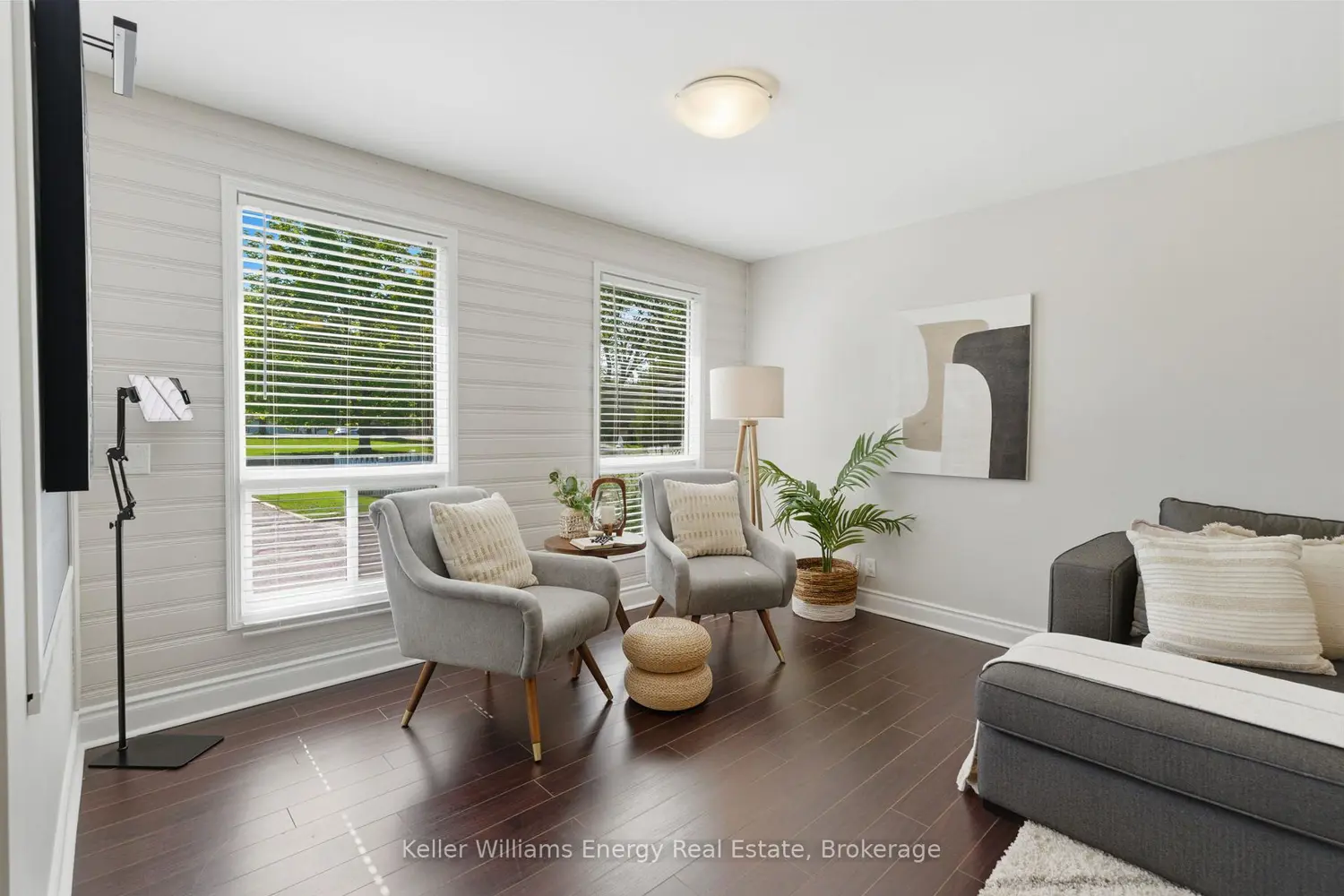 67 Edgewood Crescent photo 5