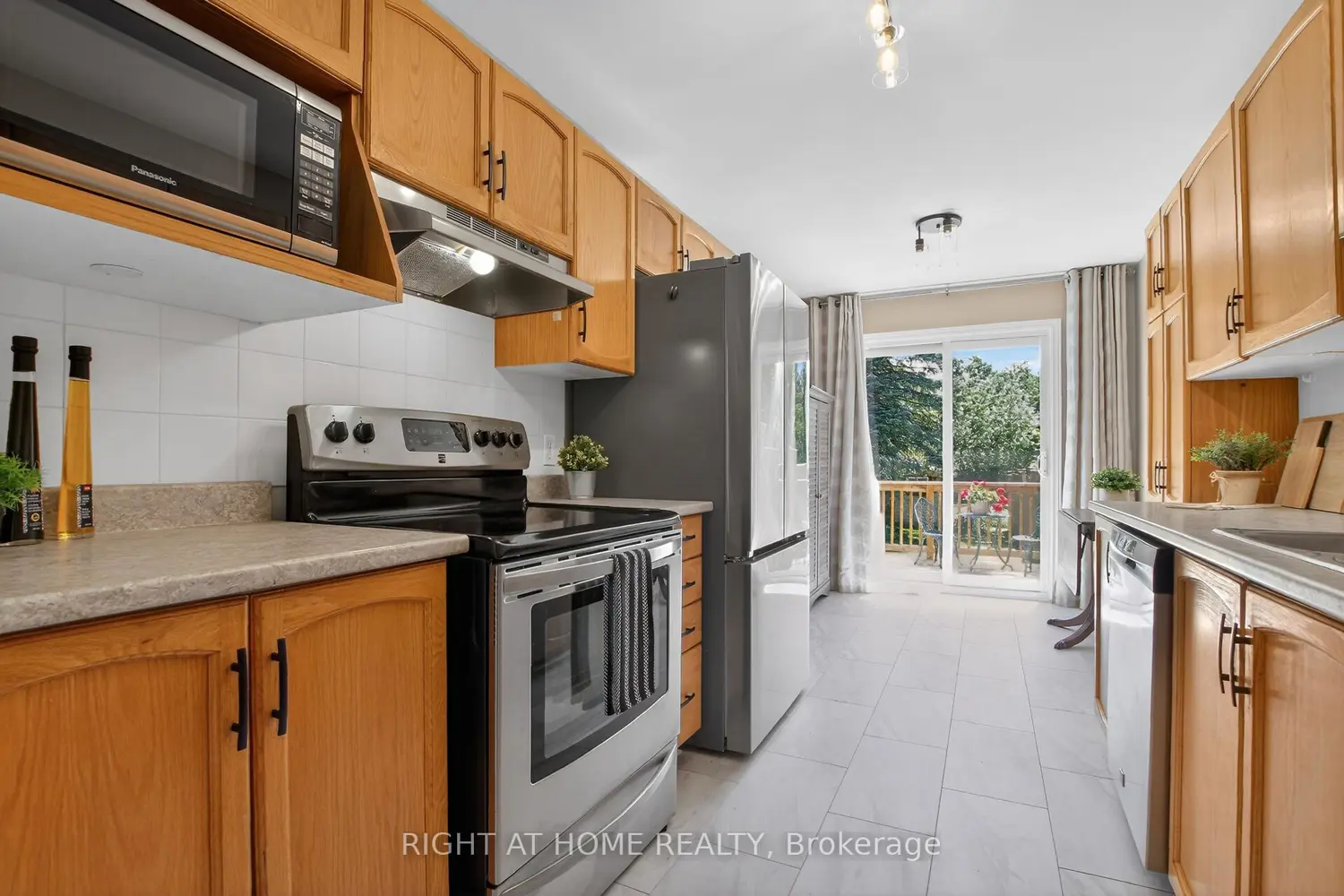 88 Furlong Crescent photo 5