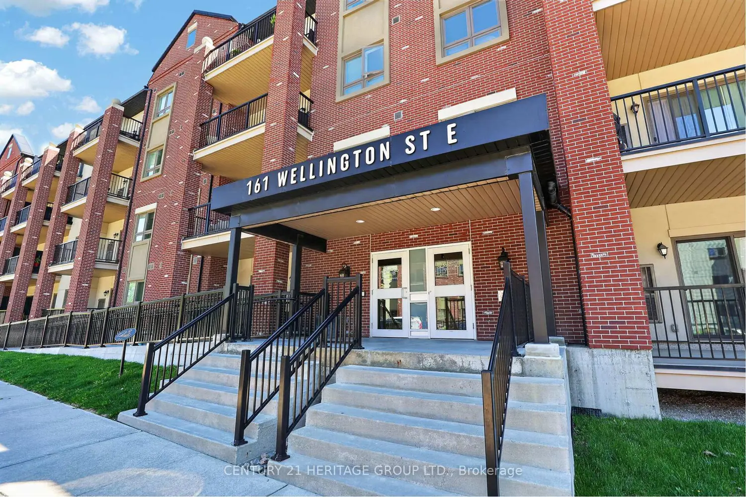 161 Wellington Street 410 photo 2