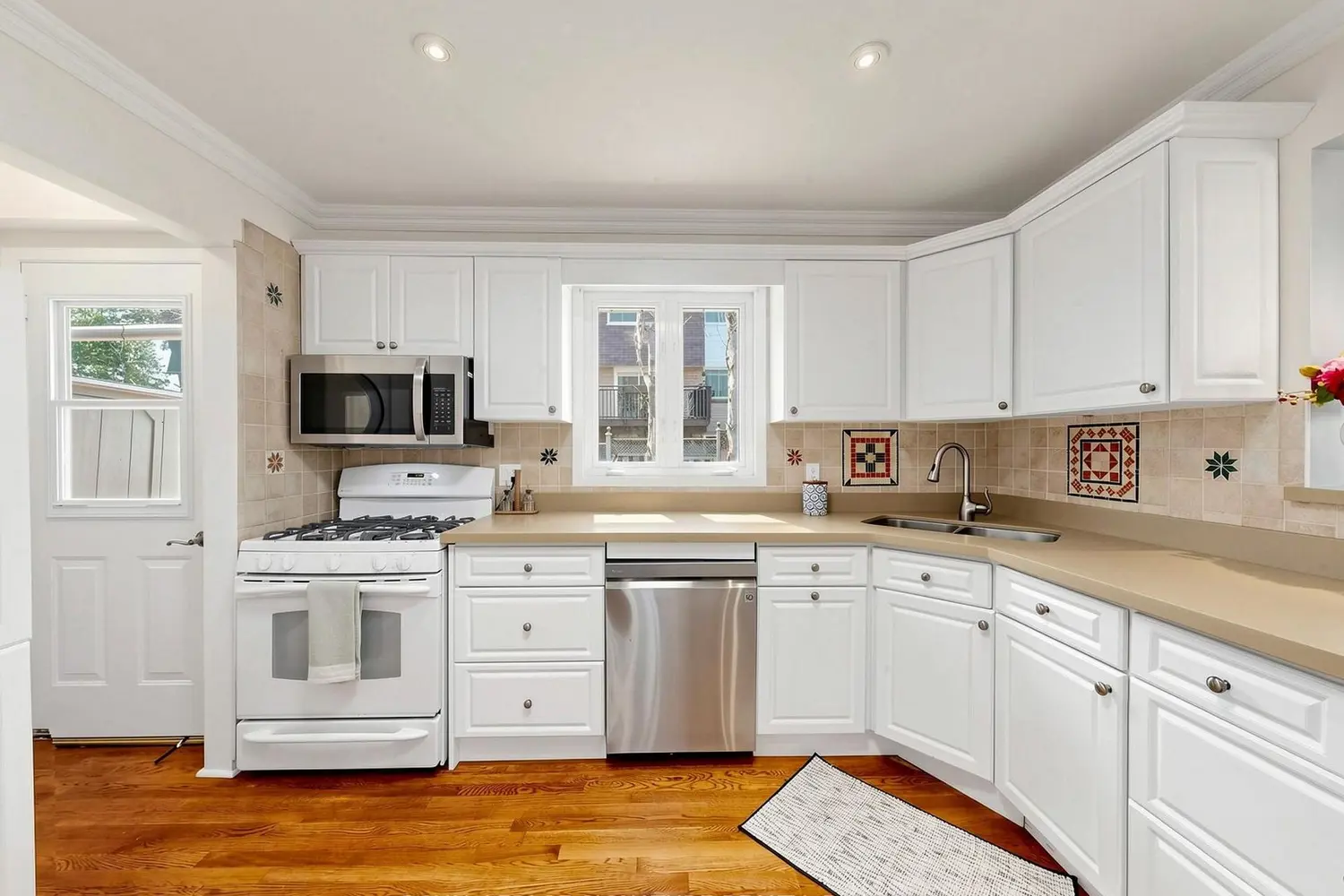 2094 Water's Edge Drive photo 5