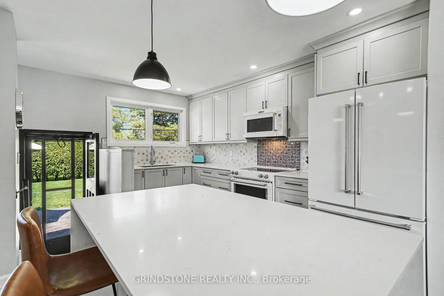 13 Tiverton Drive photo 4