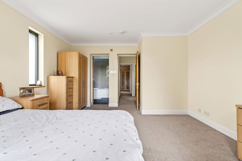 Additional image 23 of 6 bed detached house for saleWalkfield Drive, Epsom KT18
