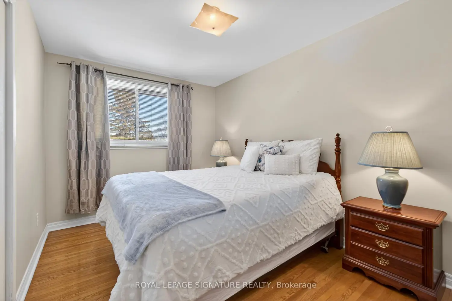 897 Pembridge Crescent photo 2