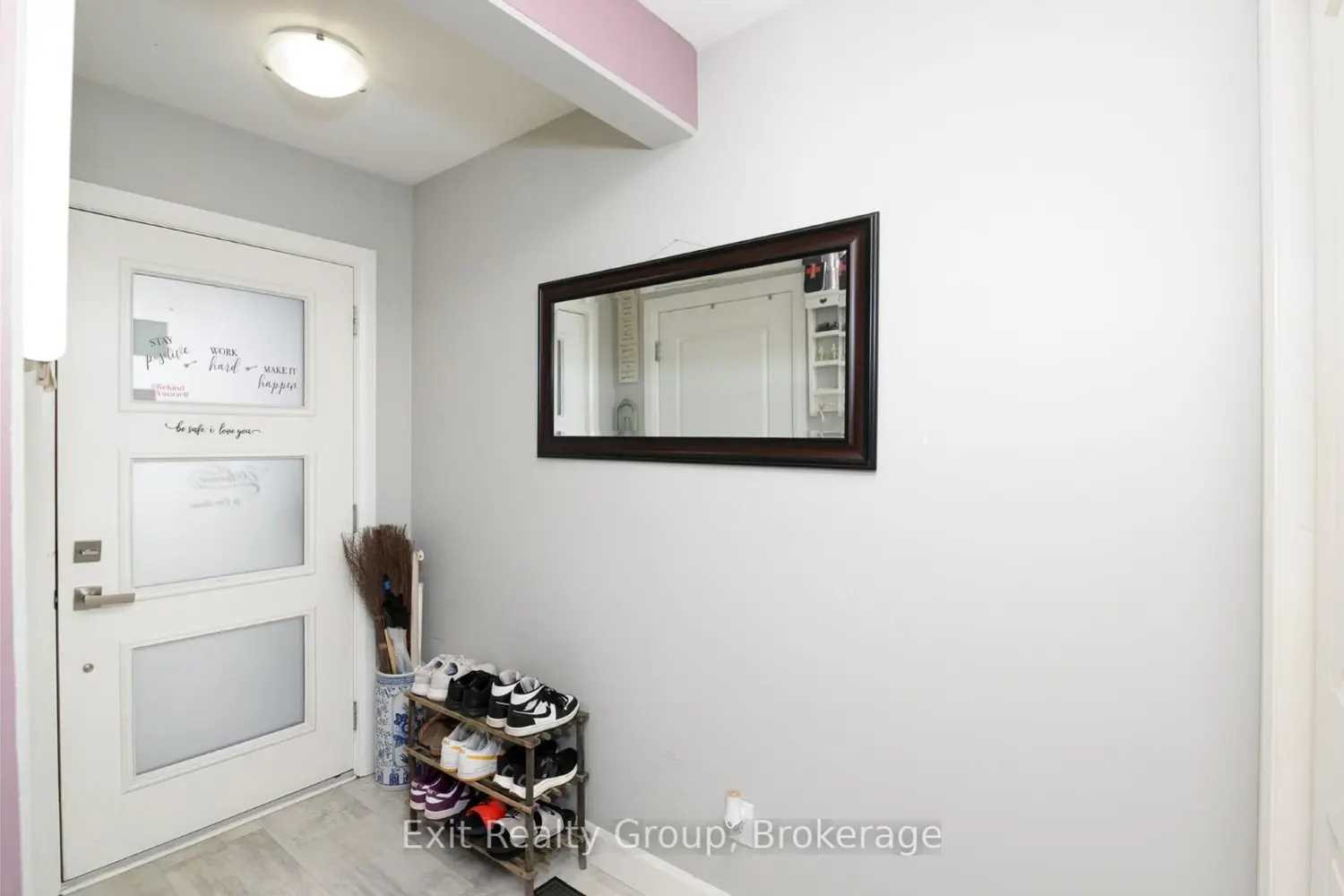 7 Dewal Place photo 2