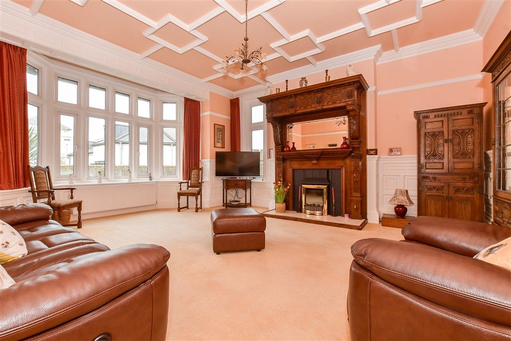 2 bed flat for saleWalmer, Walmer, Kent CT14 photo 5