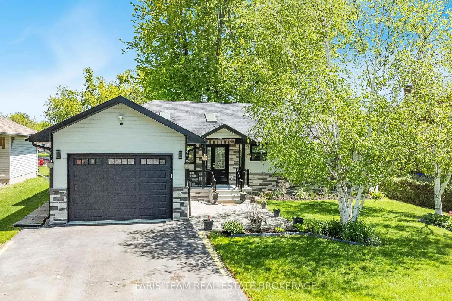 19 Willow Crescent photo 2