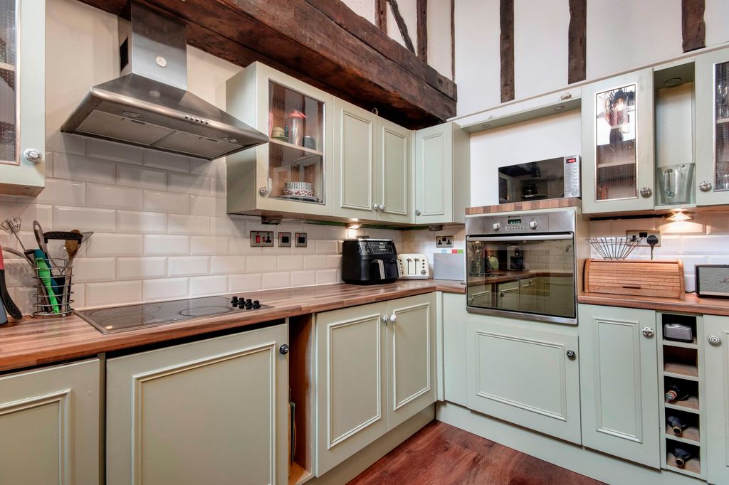 2 bed flat for saleLingfield Road, Edenbridge TN8