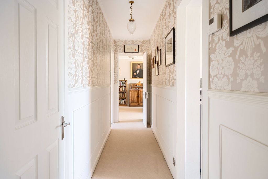 Additional image 8 of 3 bed flat for saleAvenue Road, Epsom KT18