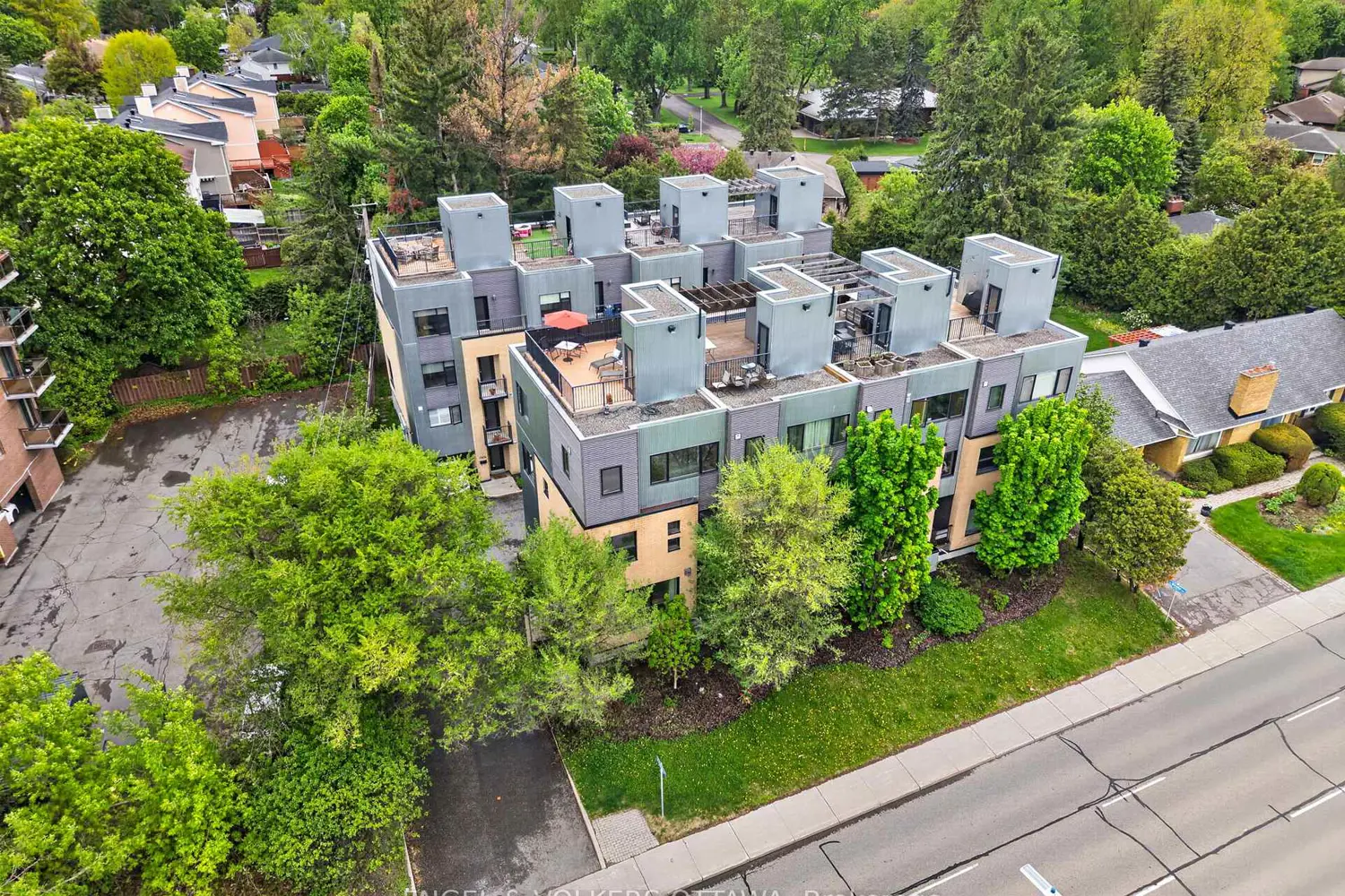 Additional image 17 of 1896 Carling Avenue