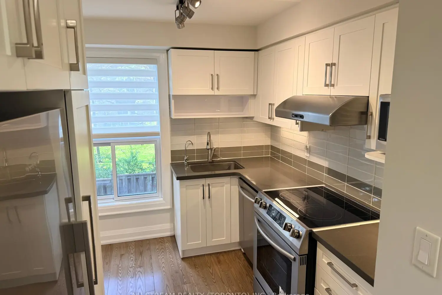 Additional image 8 of 177 Rusty Crestway 189