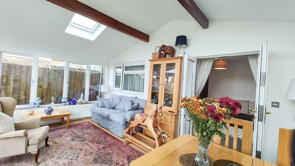 3 bed bungalow for saleYorke Way, Ely CB6 photo 5