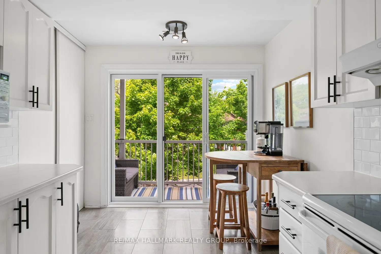 1109 Gablefield Private photo 3