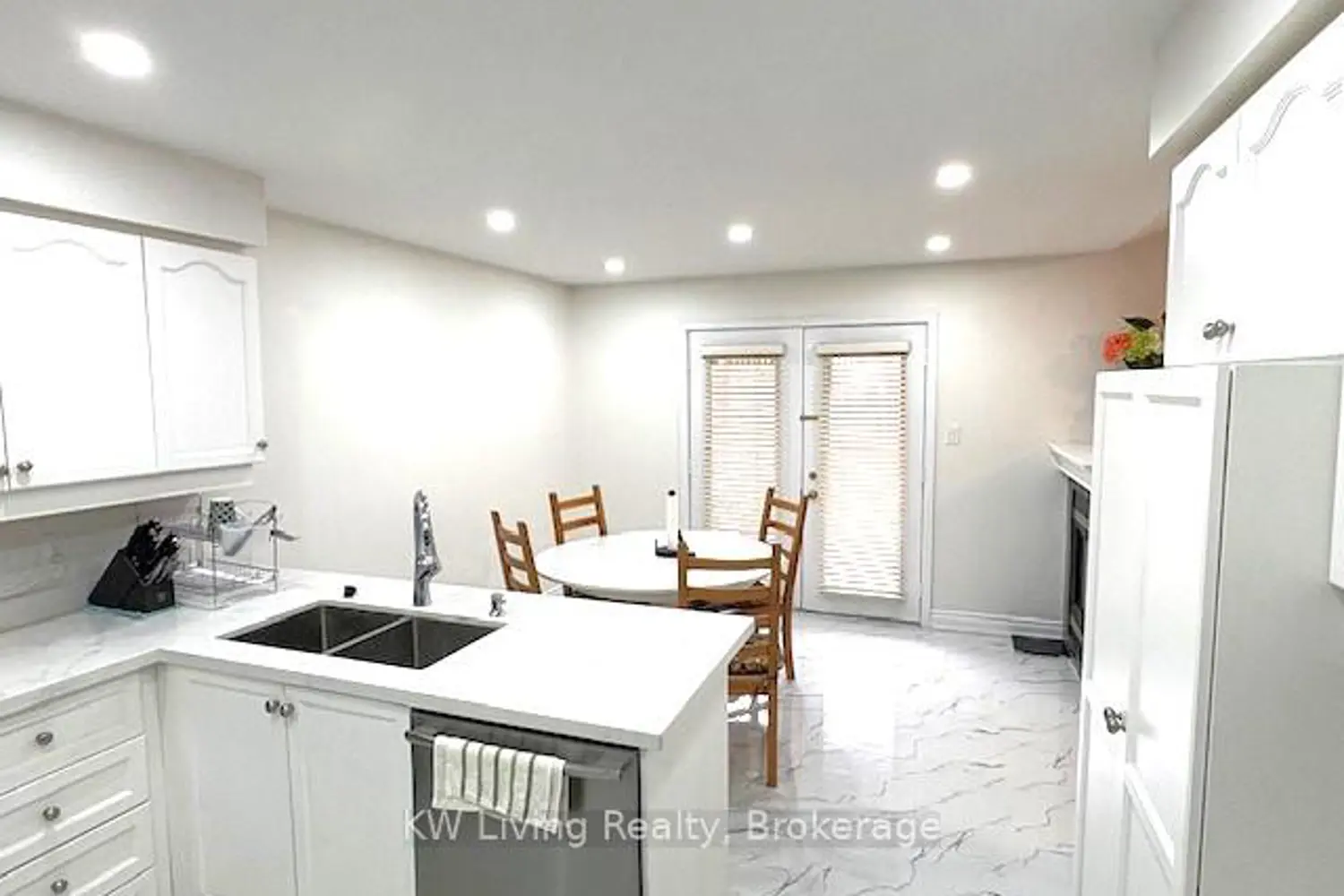 112 Vansickle Road photo 3