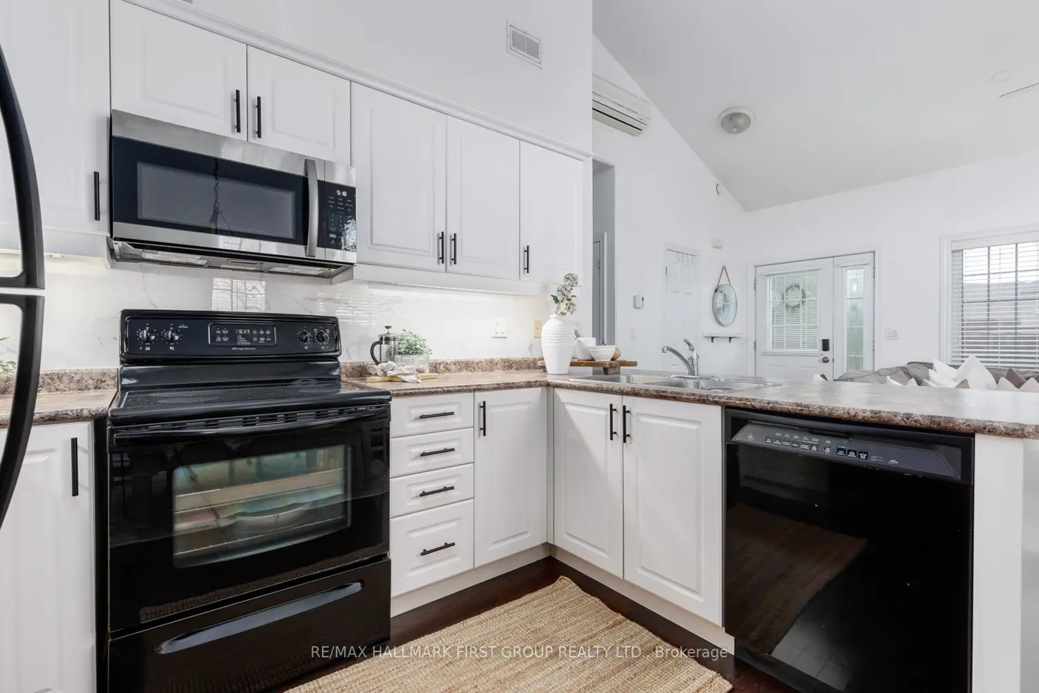 Additional image 8 of 325 Densmore Road 1501